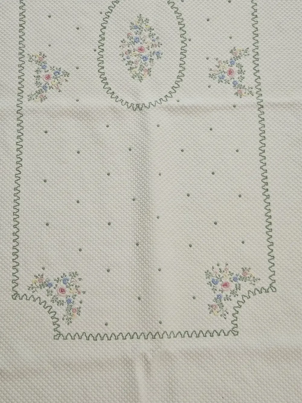Antique White Embroidered baby Cot coverlet, Scalloped Edge, 63 X 48, Pristine!